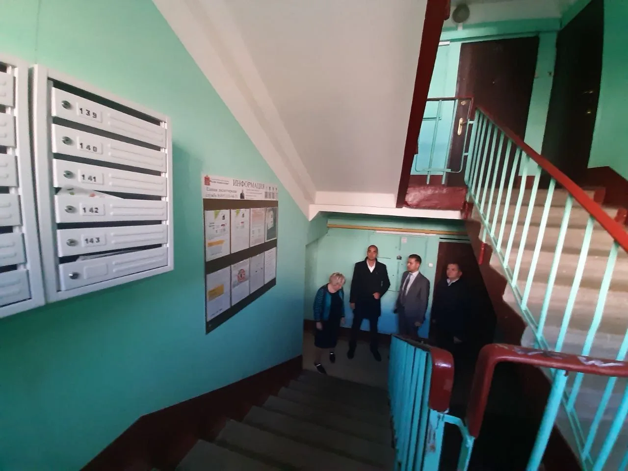 Депутат Мособлдумы Лидия Антонова проверила качество ремонта подъездов в Люберцах