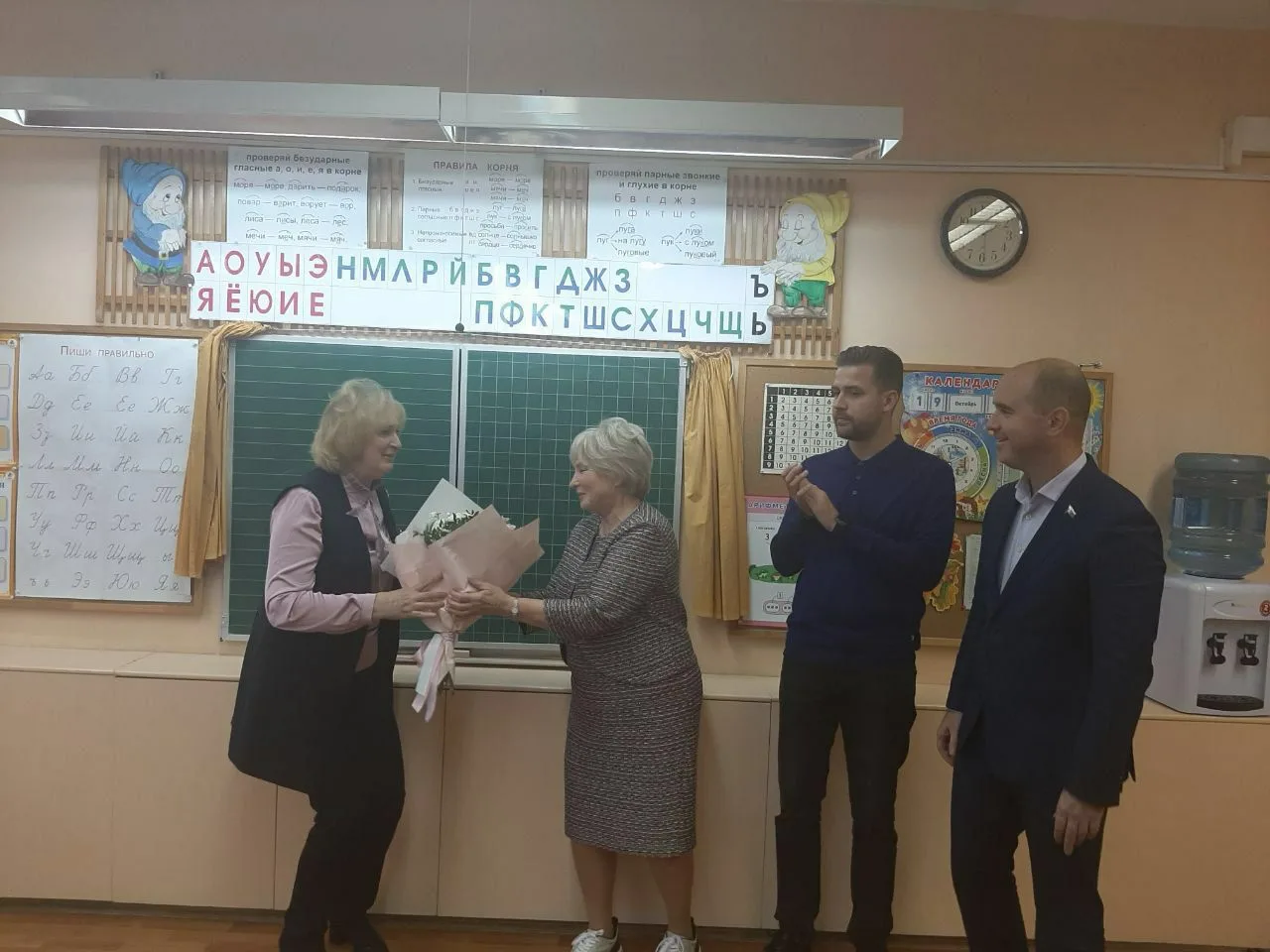 Депутат Мособлдумы поздравила директора гимназии Люберец с юбилеем