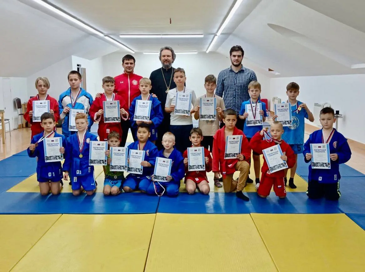 Одиннадцать медалей завоевали самбисты Люберец на соревнованиях в Москве