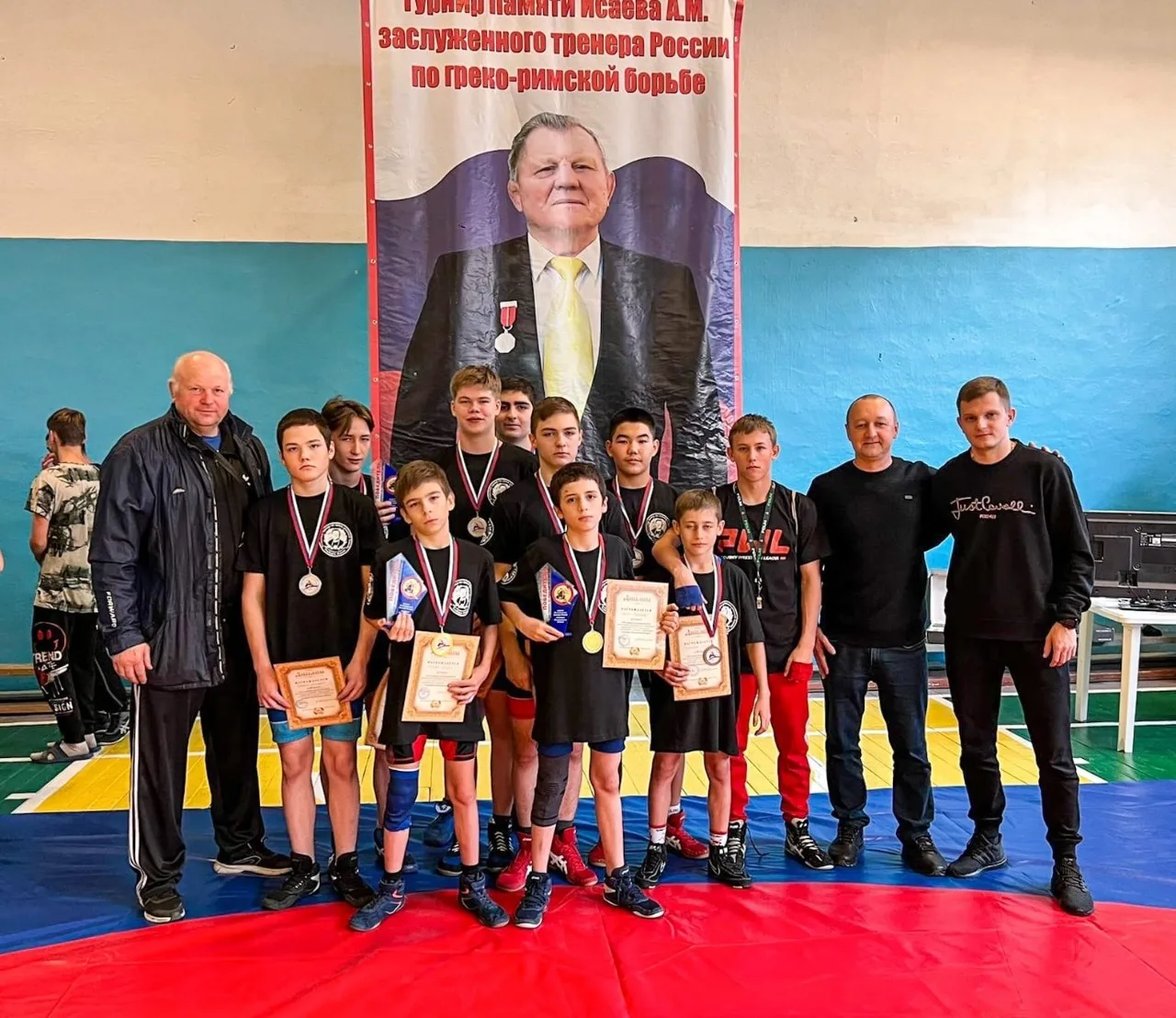 Спортсмены Люберец завоевали 10 медалей на памятном турнире по греко-римской борьбе