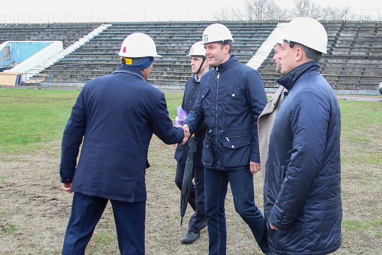 Владимир Волков проверил работы по реконструкции стадиона «Торпедо» в Люберцах