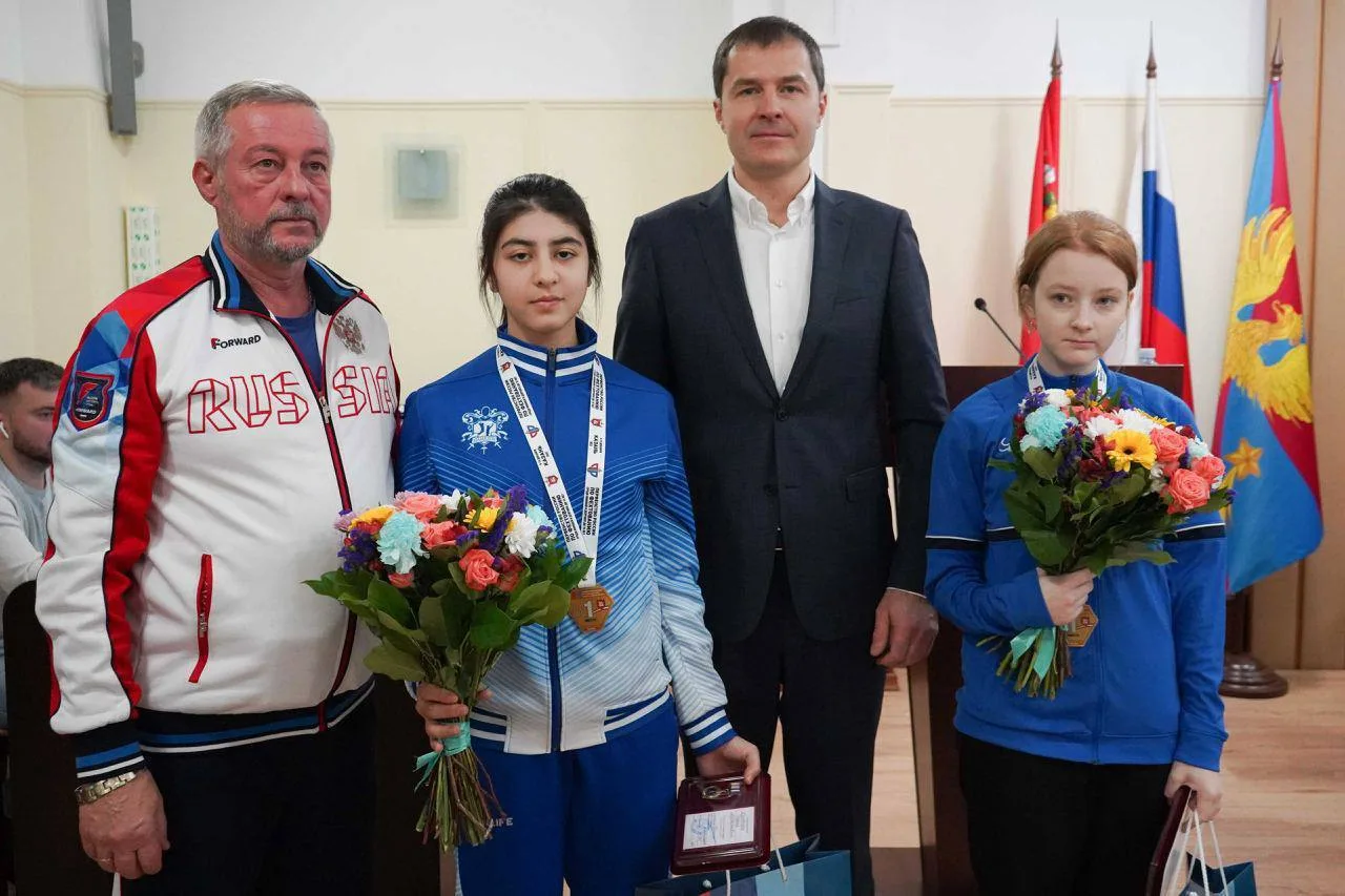 Владимир Волков поздравил фехтовальщиц Люберец с победой на первенстве России