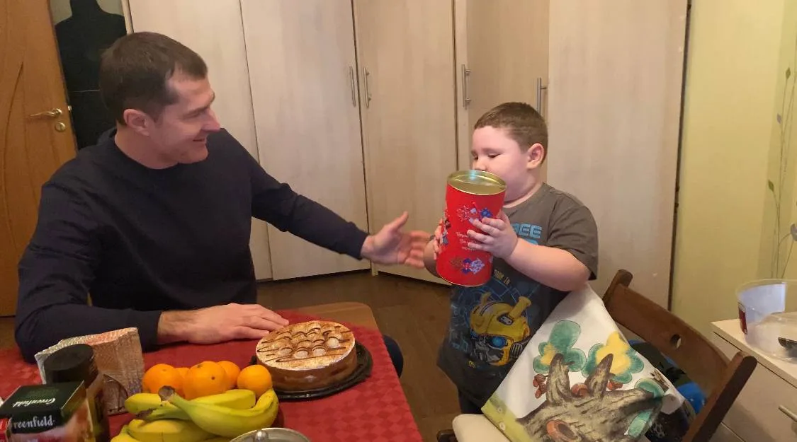 Владимир Волков поздравил семью мобилизованного из Люберец с наступающим праздником