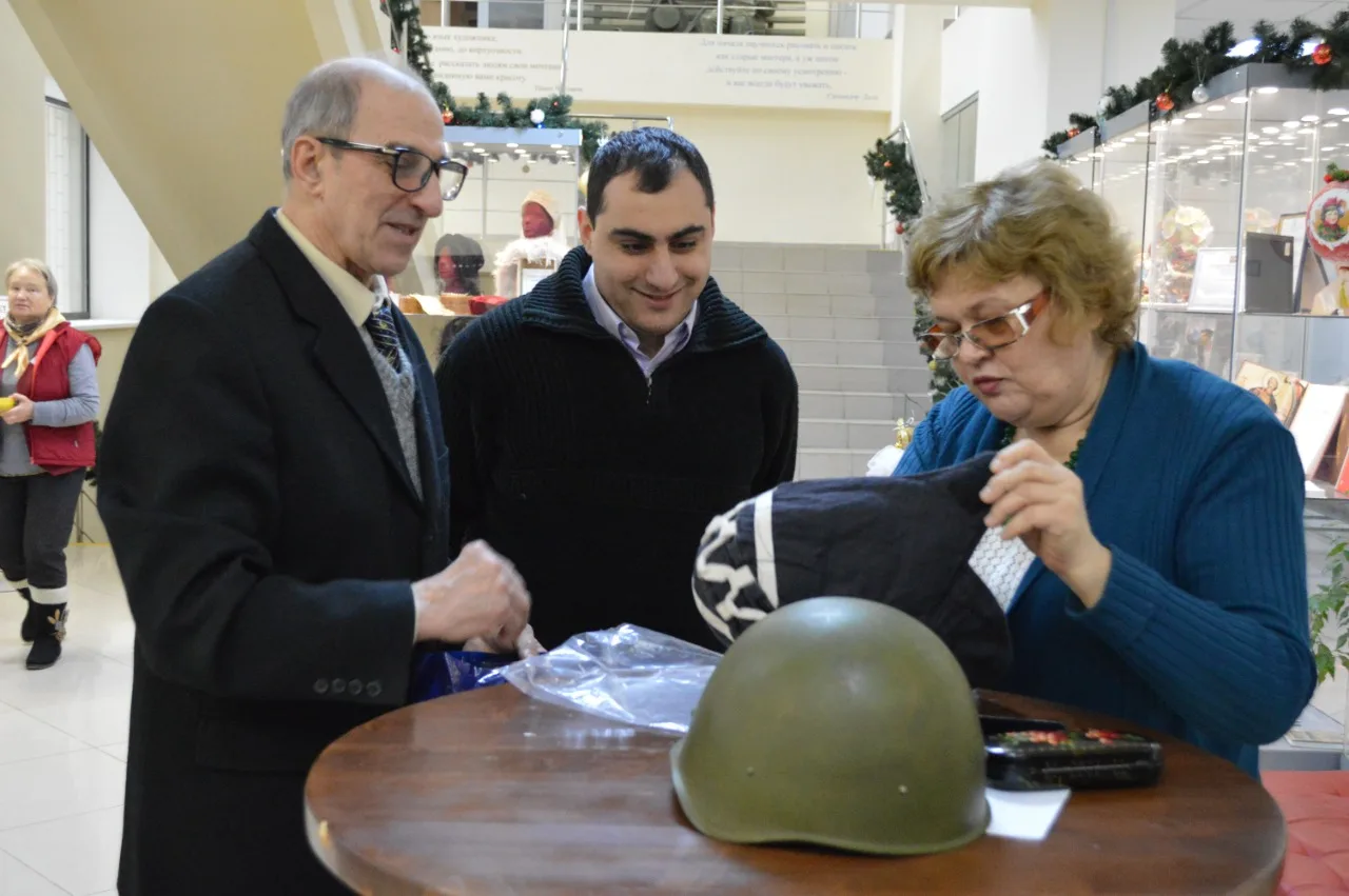 Житель Люберец передал вещи времен Великой Отечественной войны в местный музей