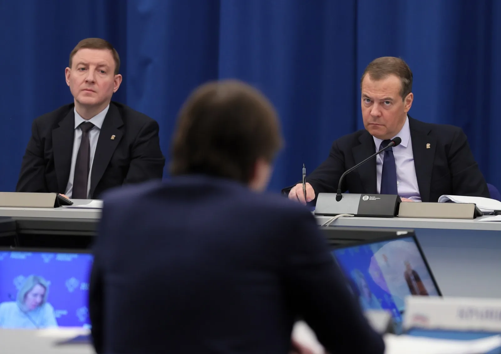 Андрей Турчак предложил использовать средства федерального бюджета на благоустройство пришкольных территорий