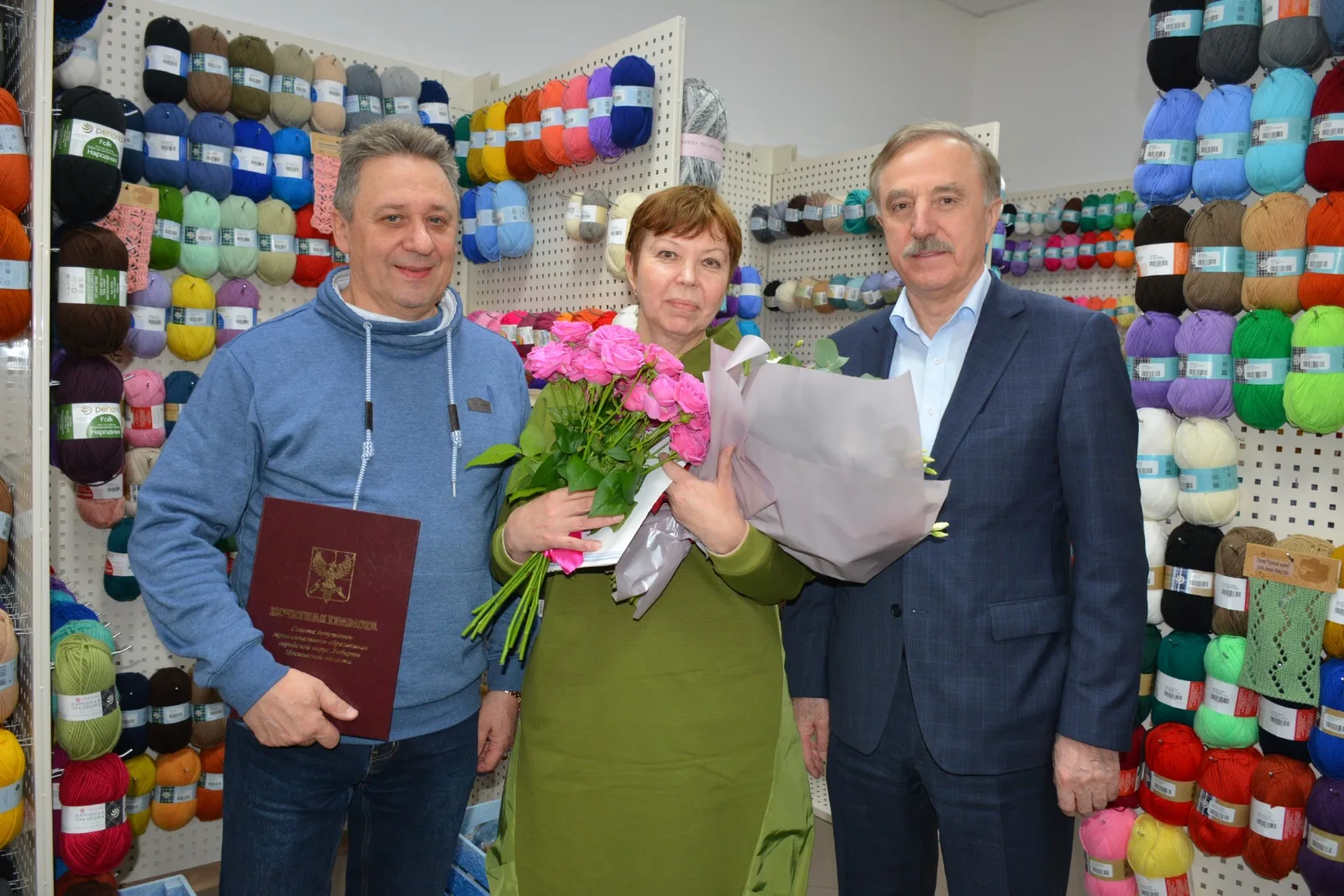 Владимир Ружицкий поздравил с юбилеем двух сотрудников текстильного предприятия Люберец