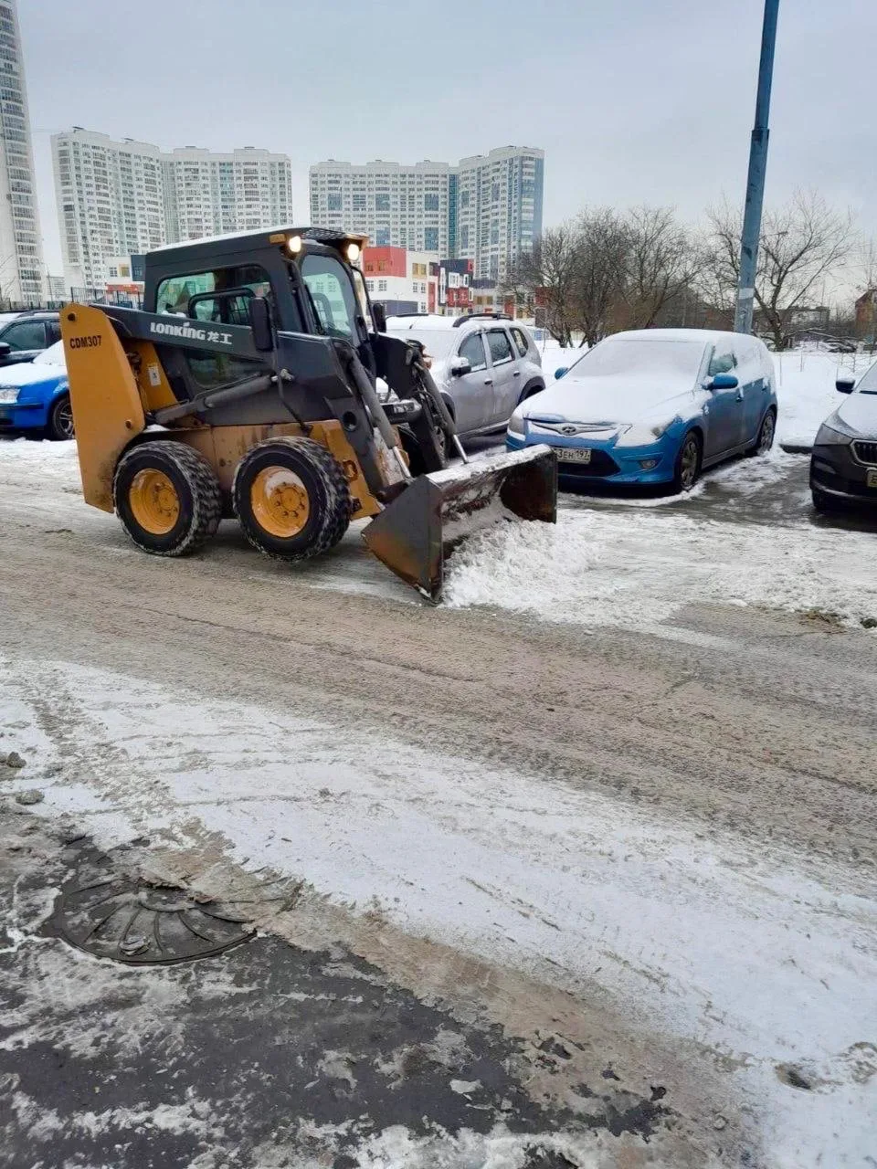 В Люберцах с дворов за неделю вывезли более 1,8 тысячи кубометров снега