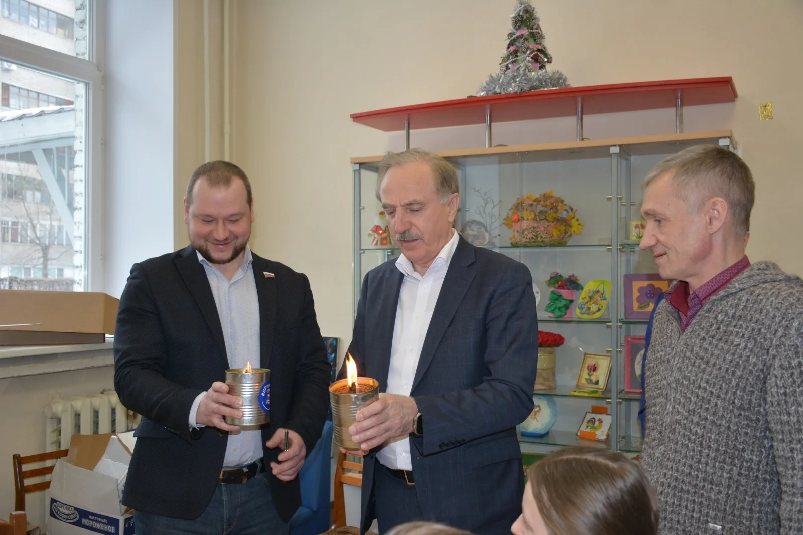 Жители Люберец изготовили окопные свечи для бойцов СВО