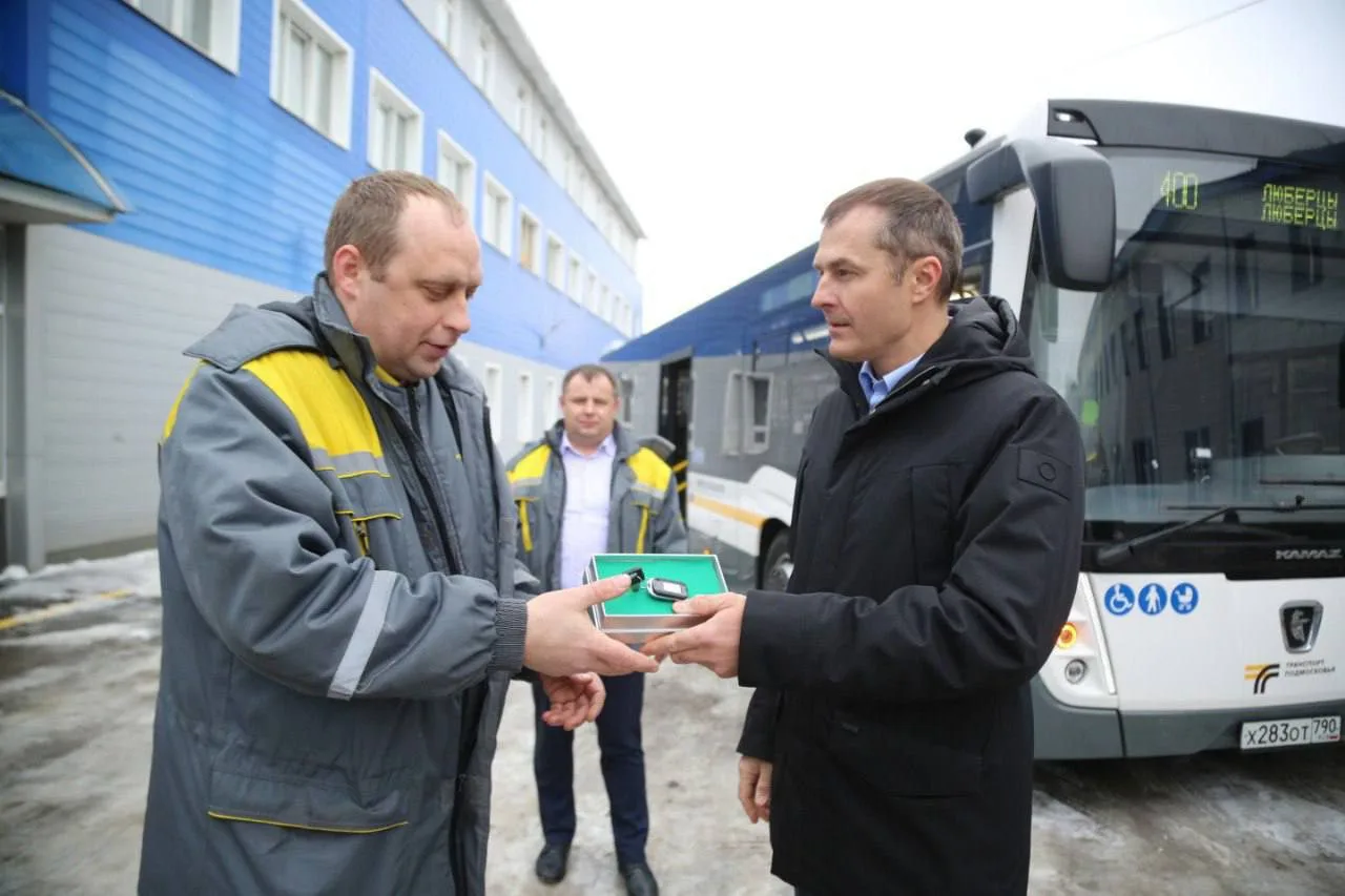 Владимир Волков вручил в Люберцах ключи водителям от новых автобусов