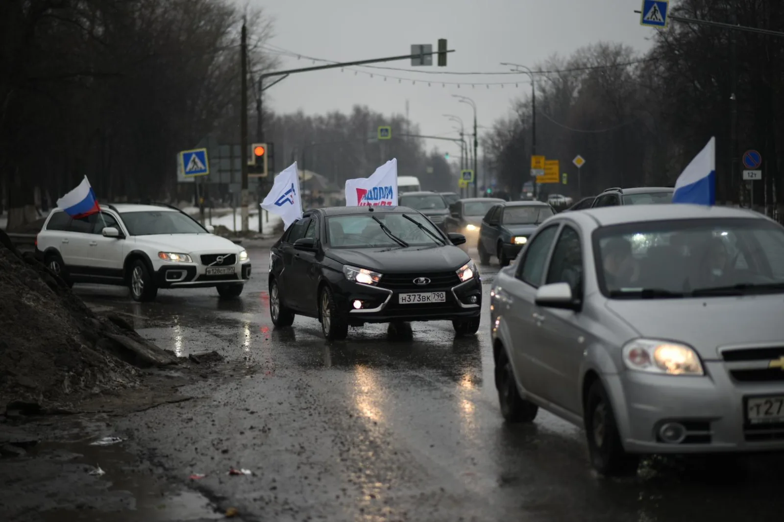 Молодогвардейцы Люберец приняли участие в автопробеге в честь присоединения Крыма