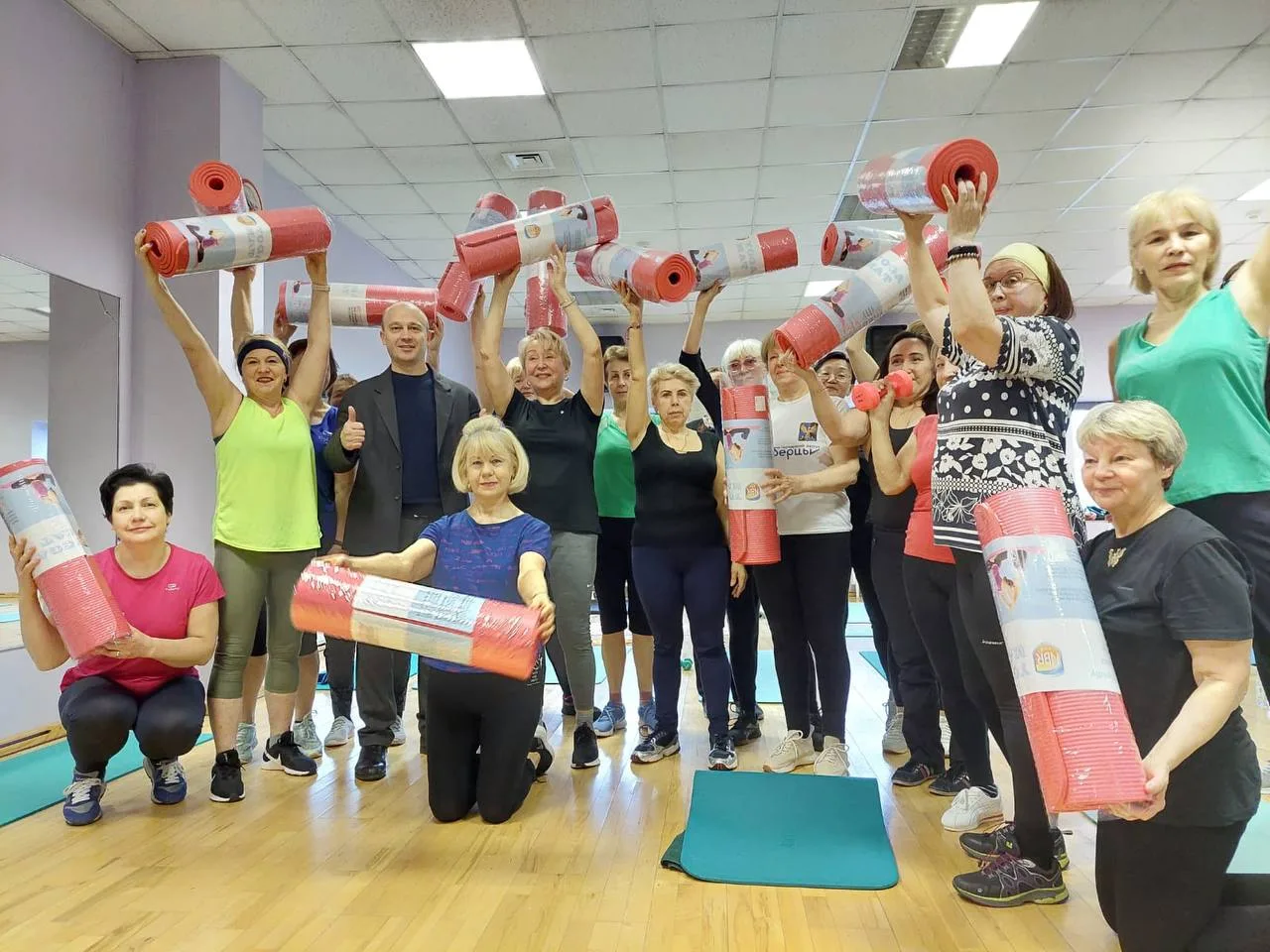 Партийцы передали спортинвентарь участникам «Активного долголетия» Люберец