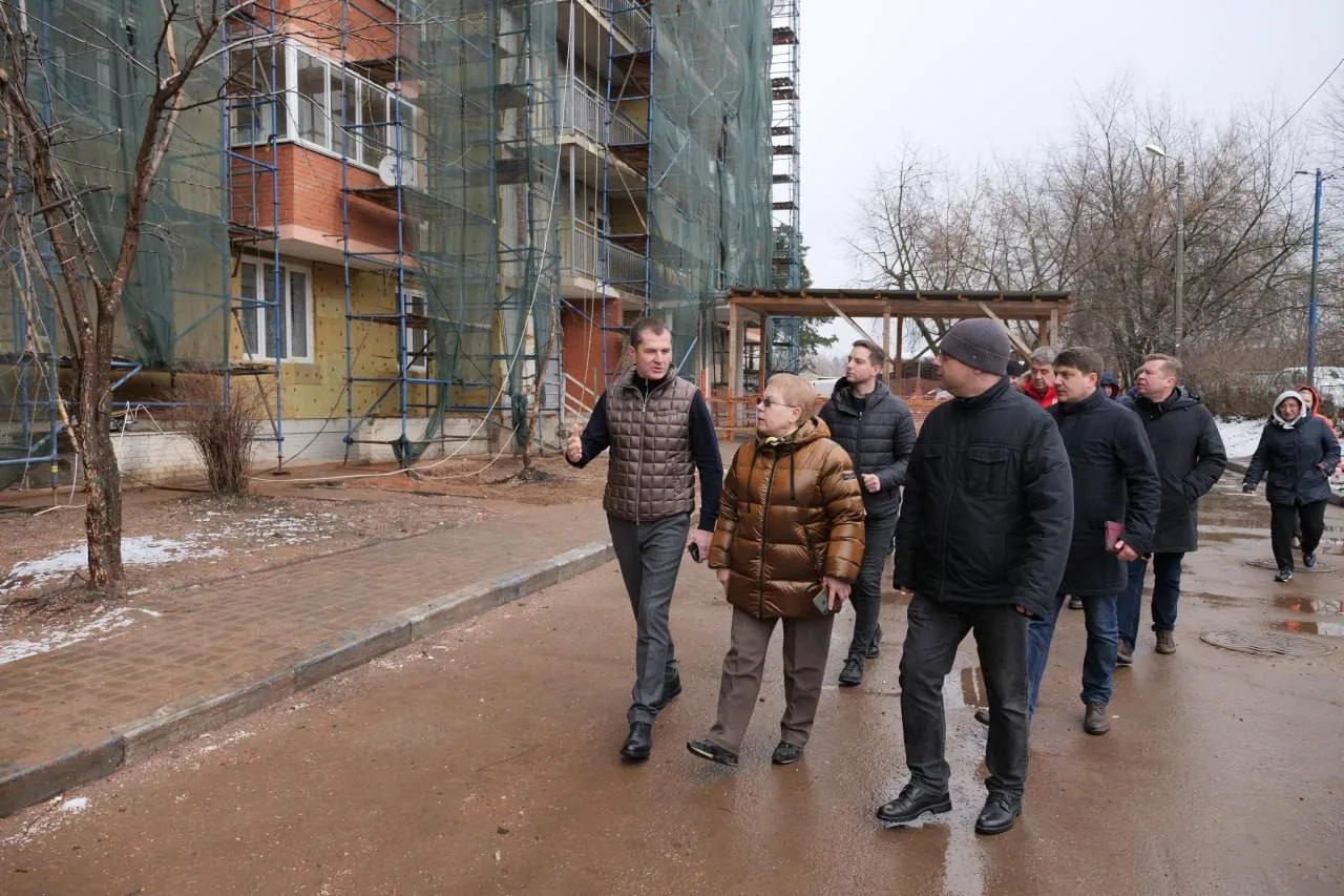 Владимир Волков во время объезда Люберец проверил капремонт дома и состояние подвала МКД