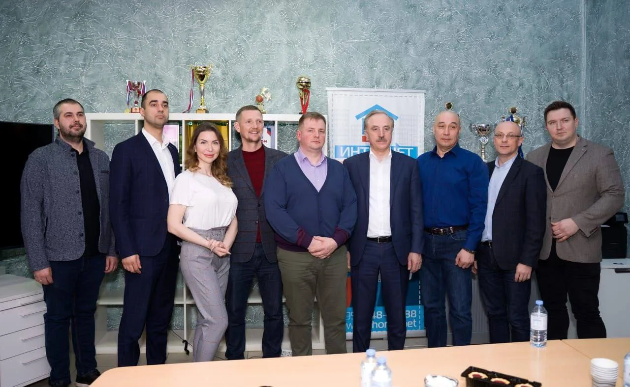 Владимир Ружицкий вручил благодарственные письма сотрудникам IT-компании Люберец