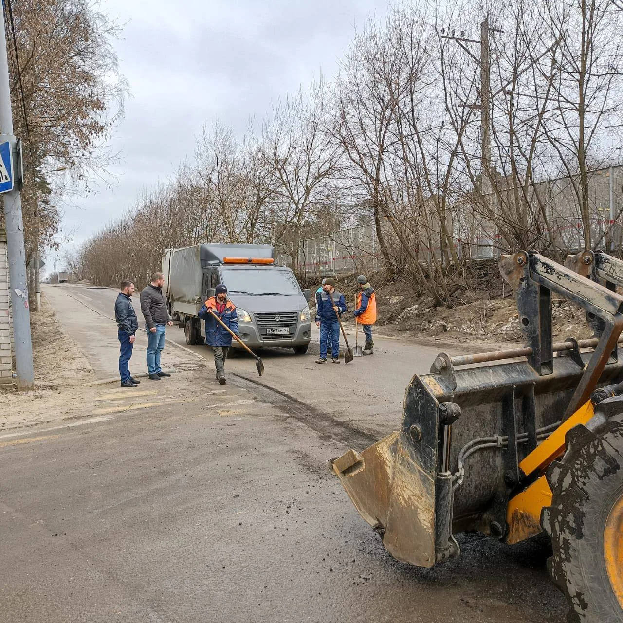 Депутаты проинспектировали ямочный ремонт дороги в поселках Люберец
