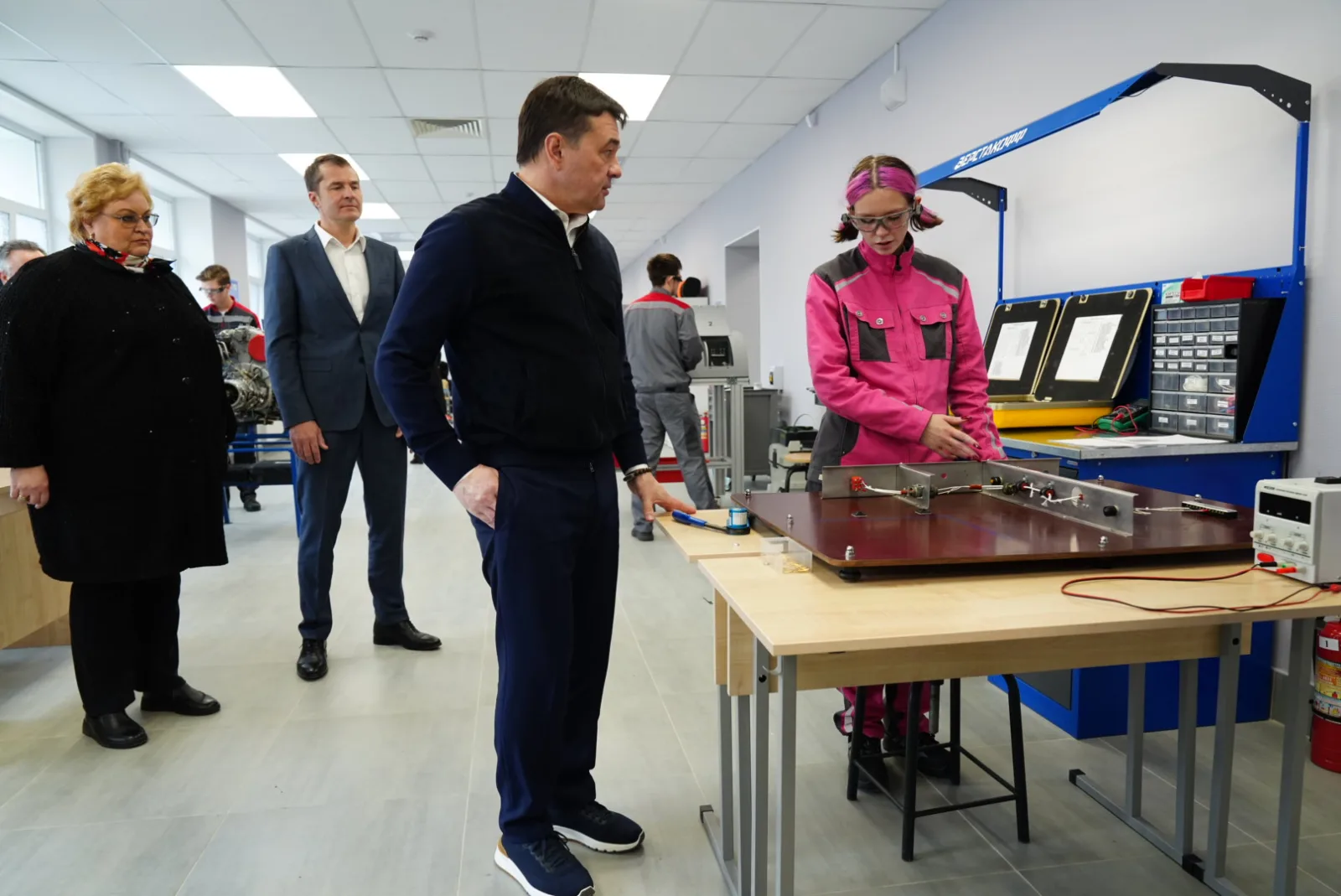 Андрей Воробьев посетил Люберецкий техникум после капремонта