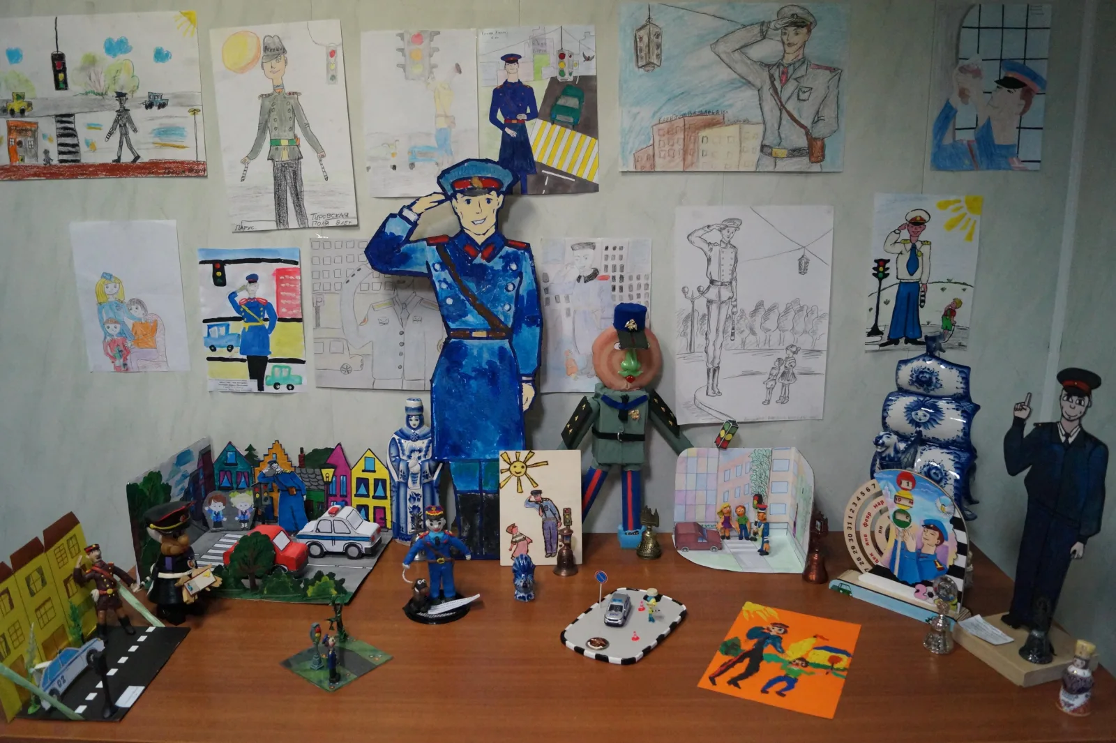 Полиция Люберец приглашает юных художников принять участие в конкурсе детского творчества