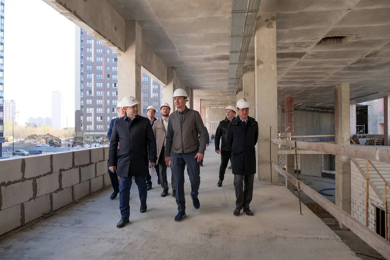 Владимир Волков проверил строительство новой школы на 1,5 тысячи мест Люберцах