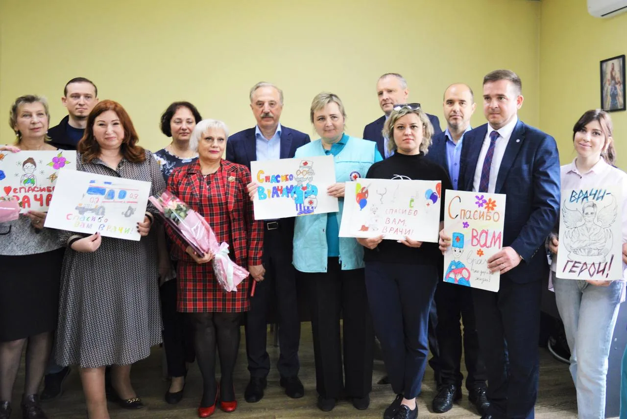 Владимир Ружицкий вручил медикам скорой помощи Люберец грамоты и награды в честь праздника