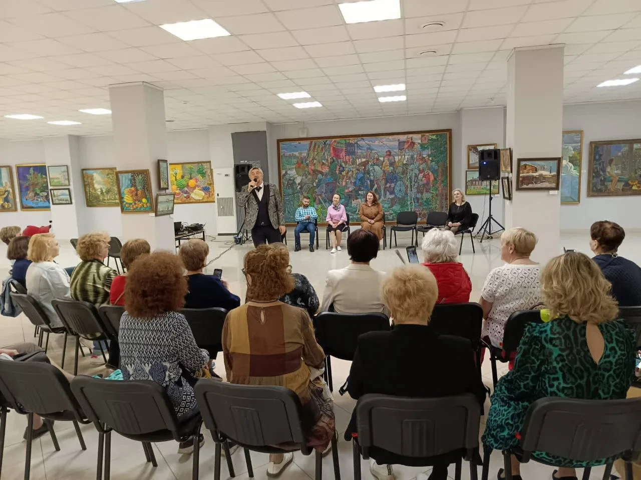 Для участниц конкурса «Люберецкая супербабушка-2023» организовали экскурсию в музее