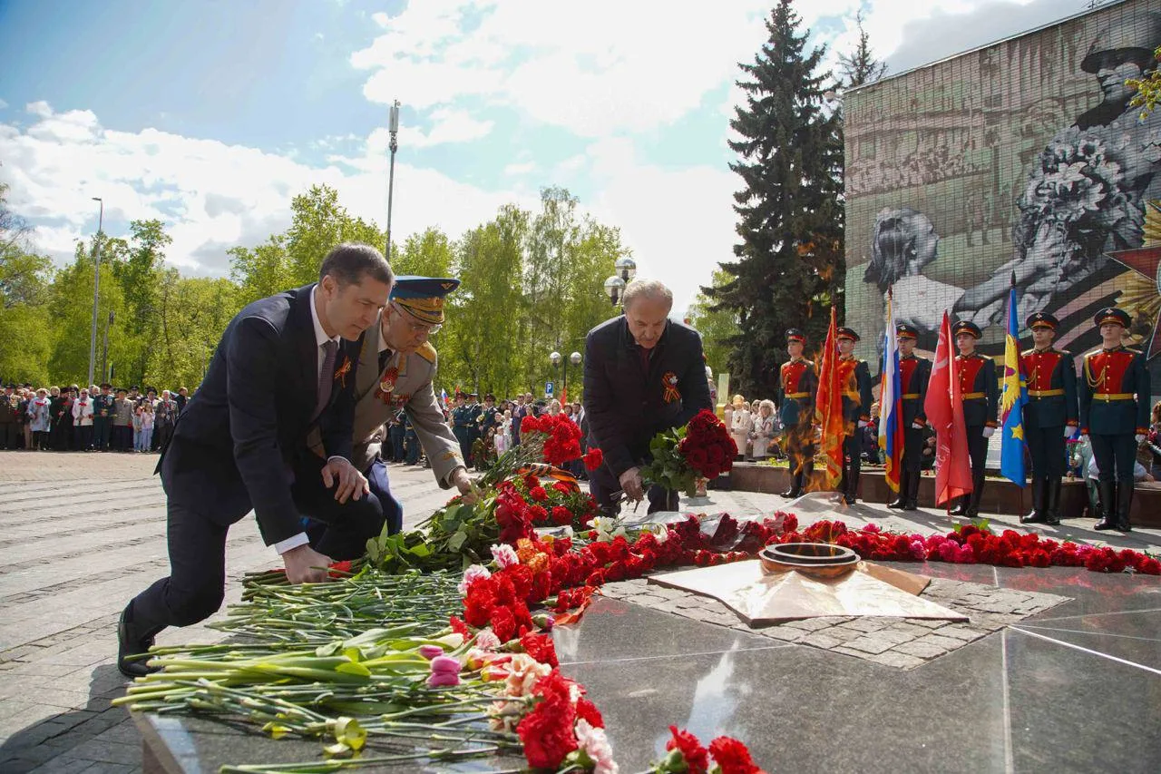 В Люберцах возложили цветы к мемориалам погибшим в годы Великой Отечественной войны