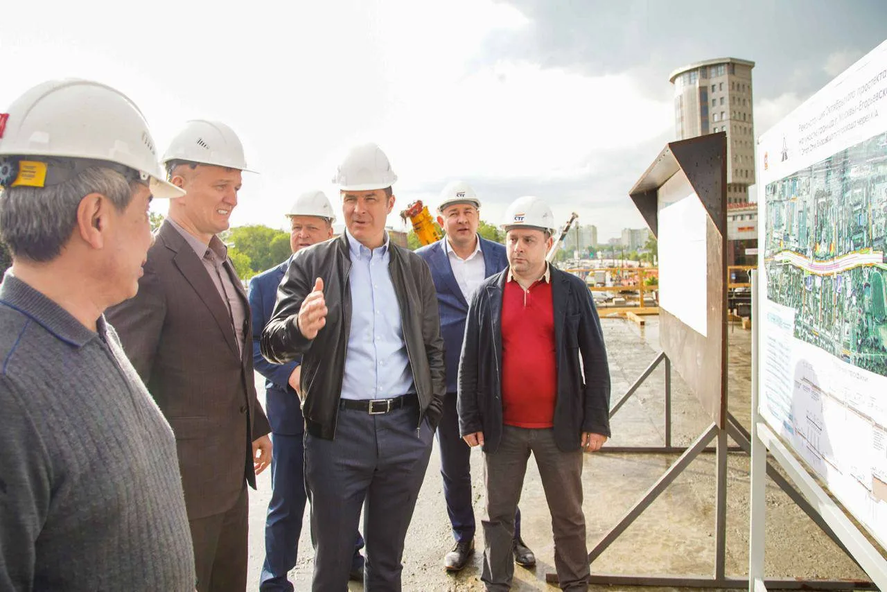 Владимир Волков проверил работы по реконструкции Октябрьского проспекты в Люберцах