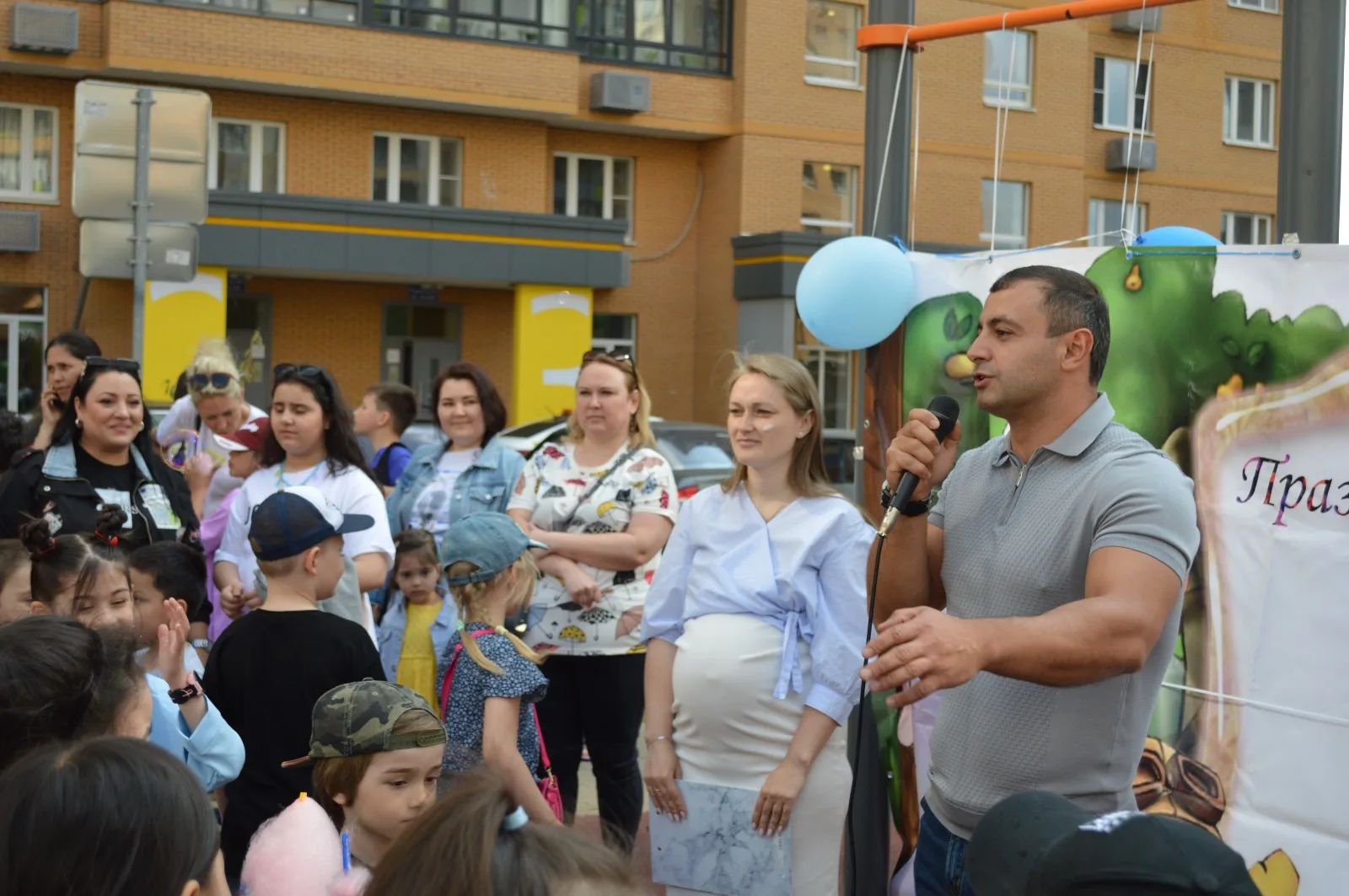 Для юных жителей Люберец во дворе дома организовали праздник в честь Дня защиты детей