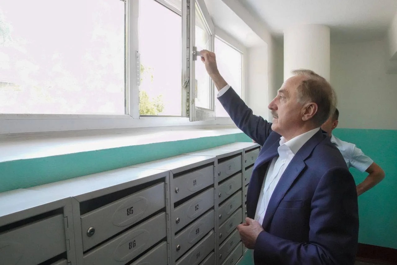 Владимир Ружицкий проверил ремонт подъездов МКД в Люберцах