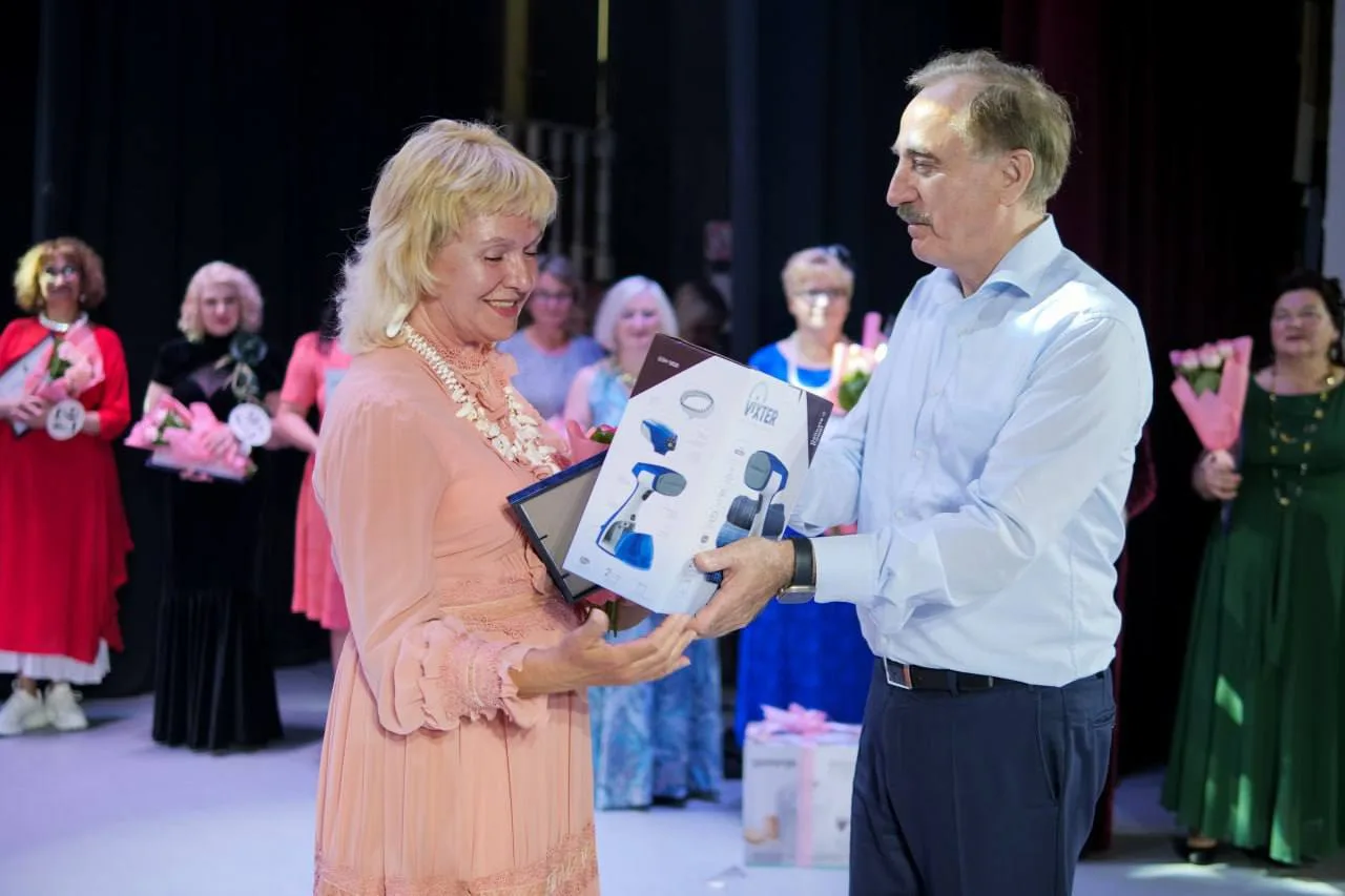 Партийцы поздравили конкурсанток «Люберецкой супербабушки-2023»