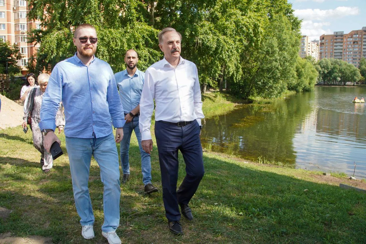 Владимир Ружицкий проверил реконструкцию Наташинского парка в Люберцах