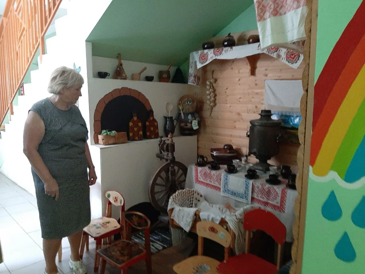 В детсаду Люберец с помощью уголка-интерьера «Русская изба» малышей знакомят с традициями