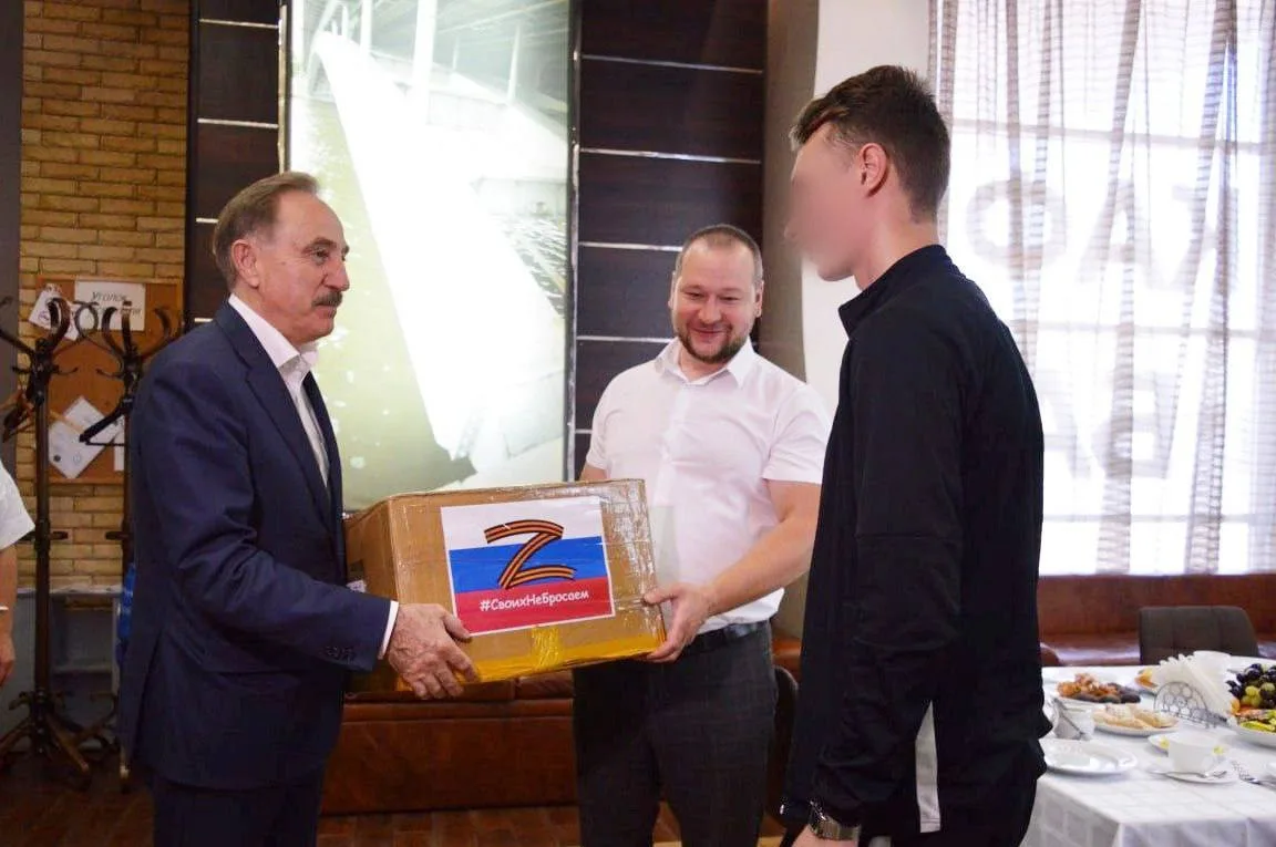 Владимир Ружицкий встретился с бойцом СВО из Люберец, который спас раненных товарищей