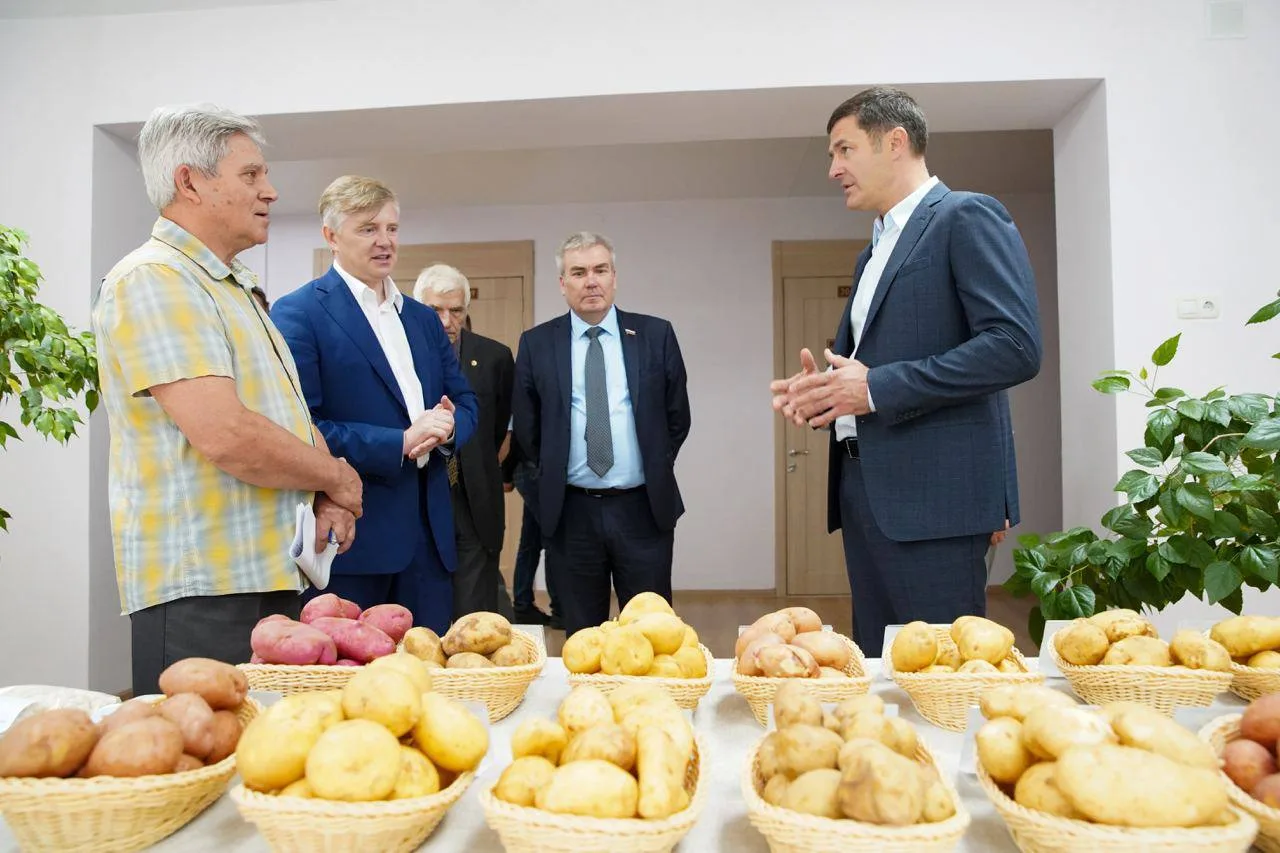 Владимир Волков посетил Федеральный исследовательский центр картофеля в Люберцах