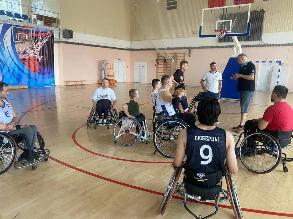 Депутат Люберец встретился с баскетболистами муниципалитета