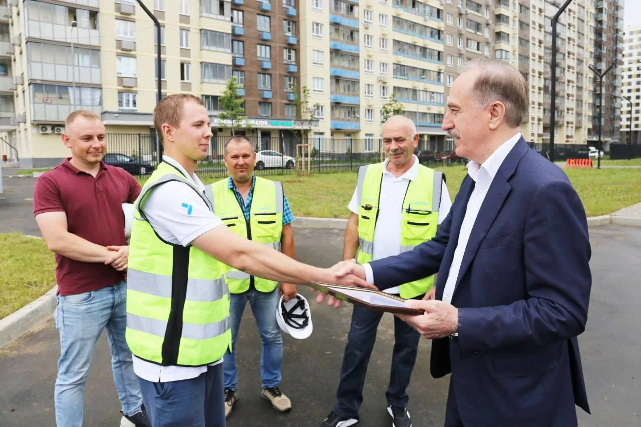 Владимир Ружицкий поздравил работников строительной отрасли с праздником