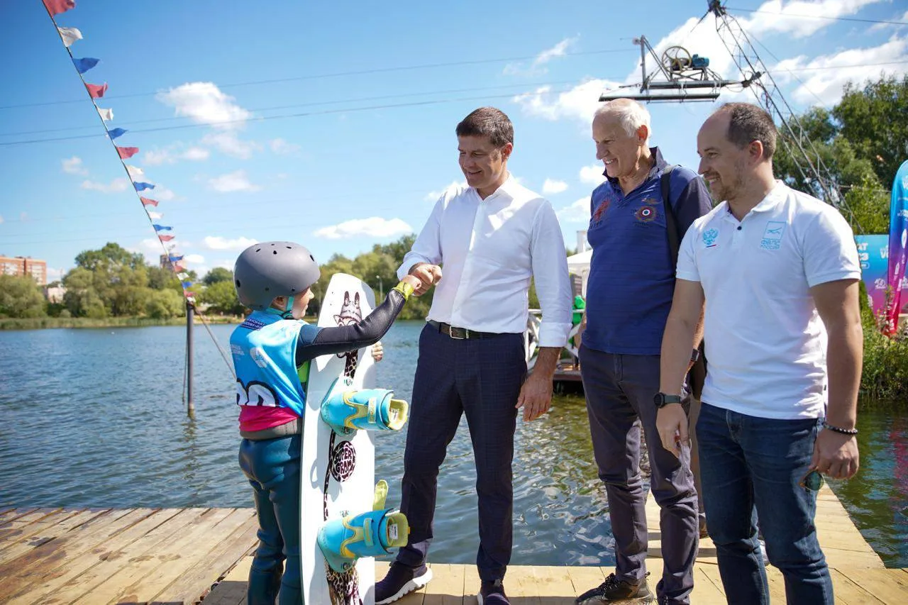 Владимир Волков дал старт Первенству России по кабельному вейкборду