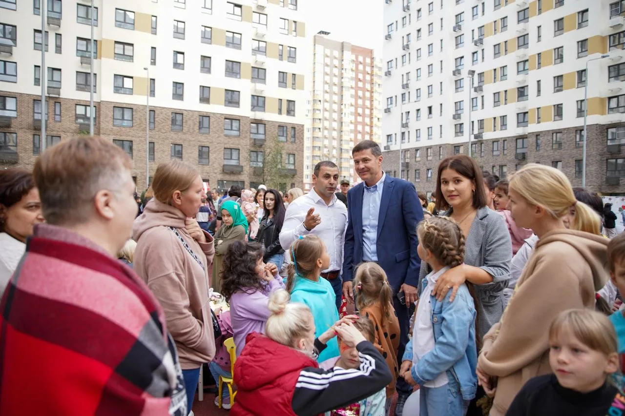 Владимир Волков принял участие в праздновании Дня соседей в новом микрорайоне Люберец