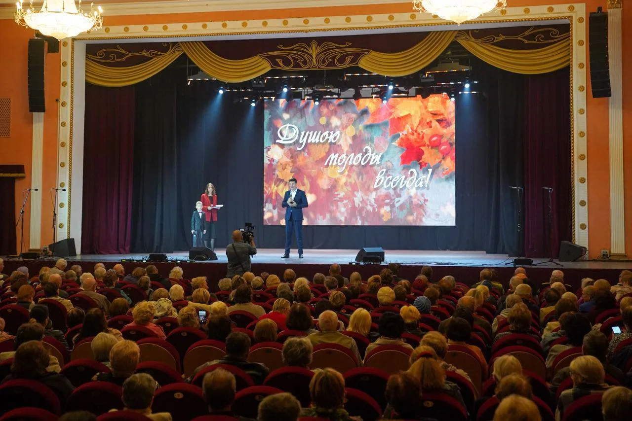 Владимир Волков поздравил жителей старшего поколения Люберец с Днем пожилого человека