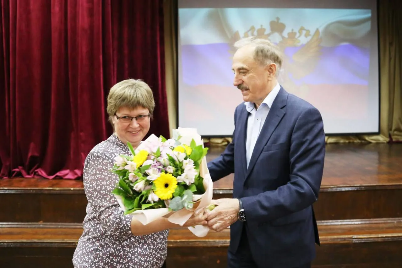 Владимир Ружицкий в честь Дня учителя вручил награды педагогам Люберец
