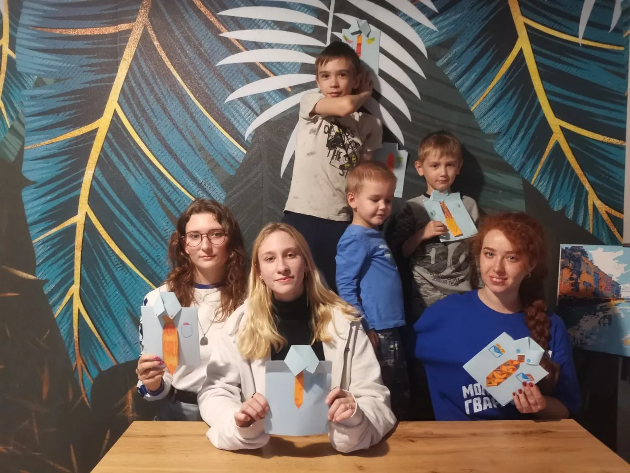 Молодогвардейцы подготовили с детьми к Дню отца подарки для мобилизованного из Люберец