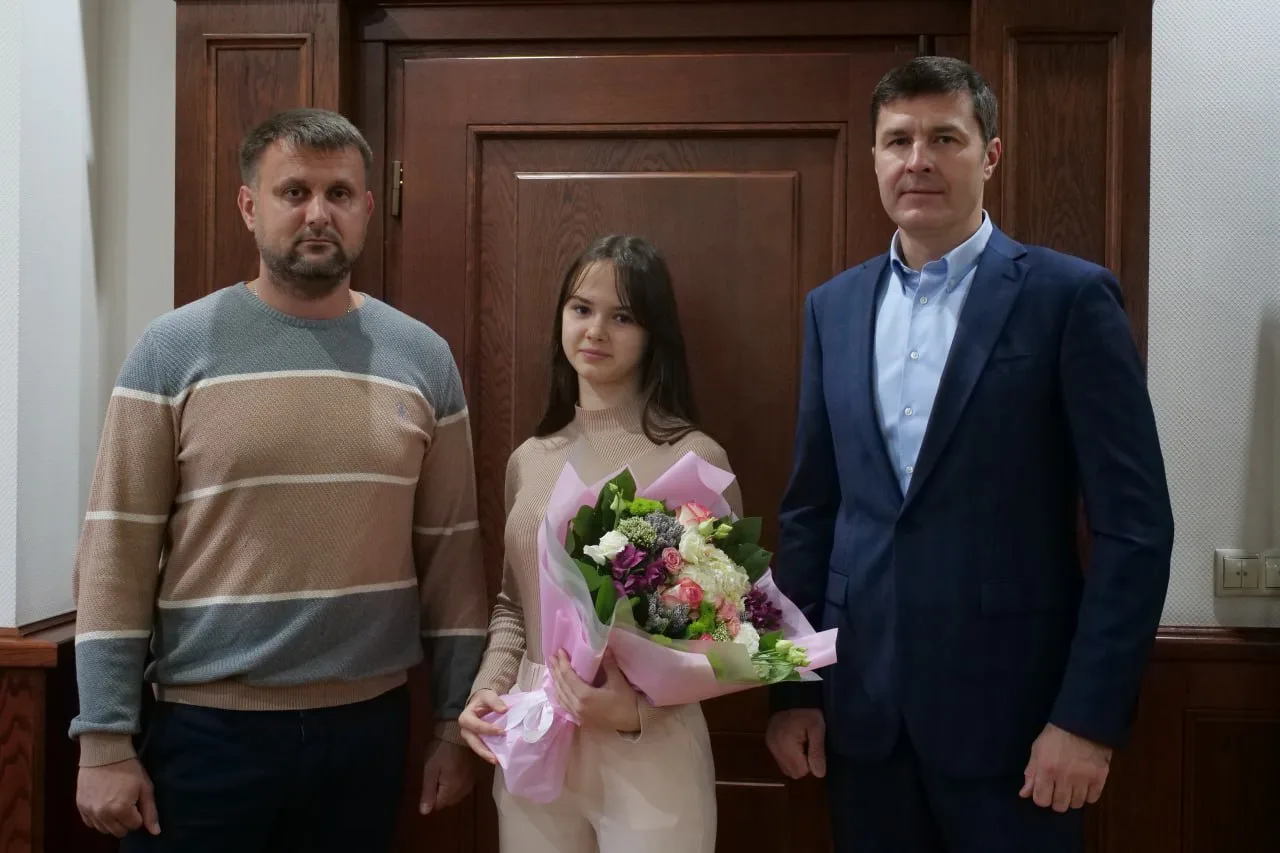 Владимир Волков поздравил спортсменку Люберец с победой на всероссийском турнире по муай-тай