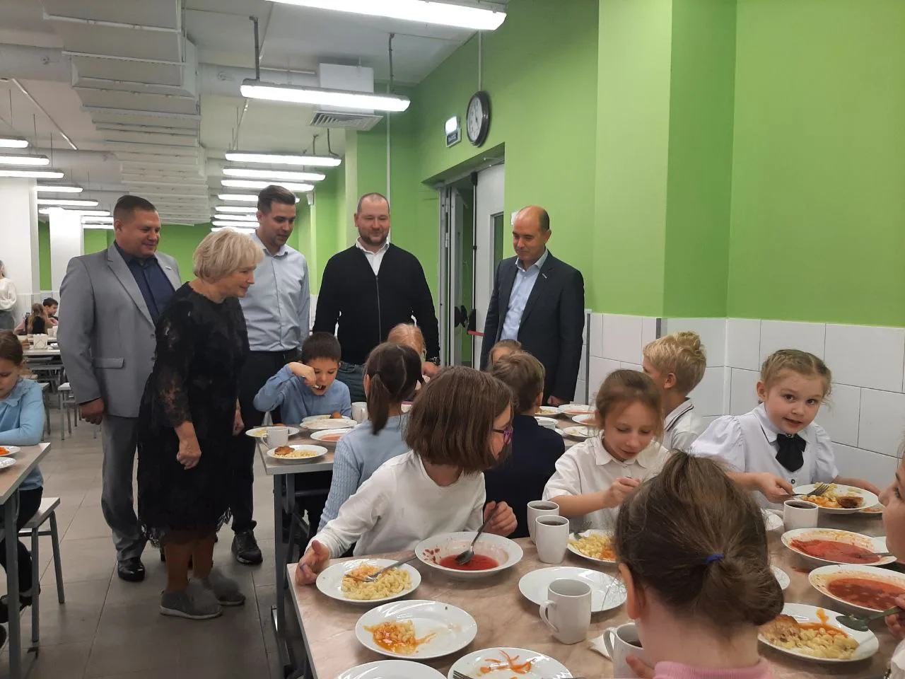 Лидия Антонова проверила качество питания в школе Люберец