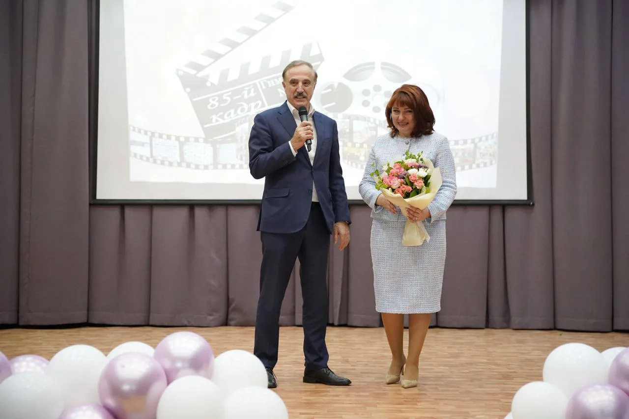 Владимир Ружицкий поздравил коллектив и учащихся гимназии Люберец с юбилеем учреждения