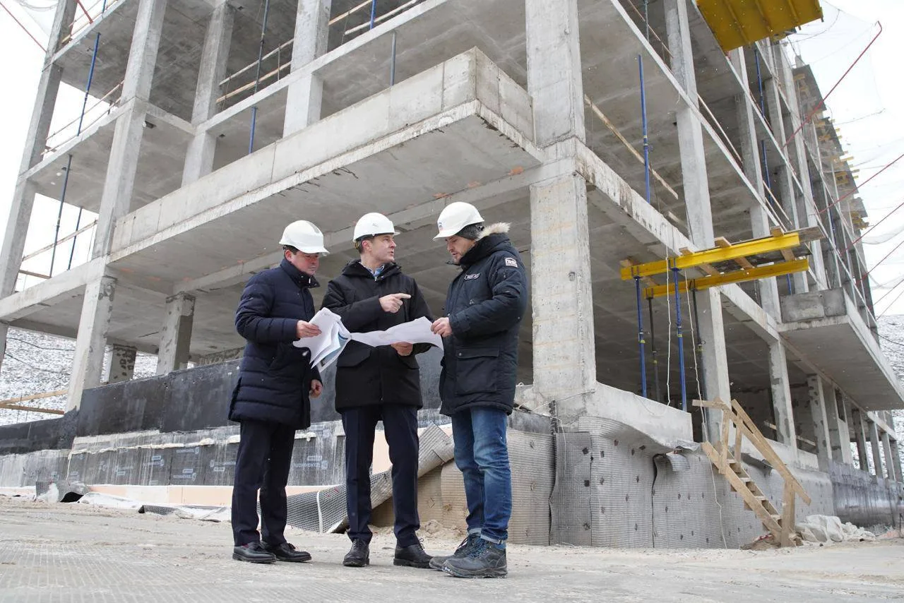 Владимир Волков проинспектировал ход строительства новой поликлиники в ЖК «Люберецкий»