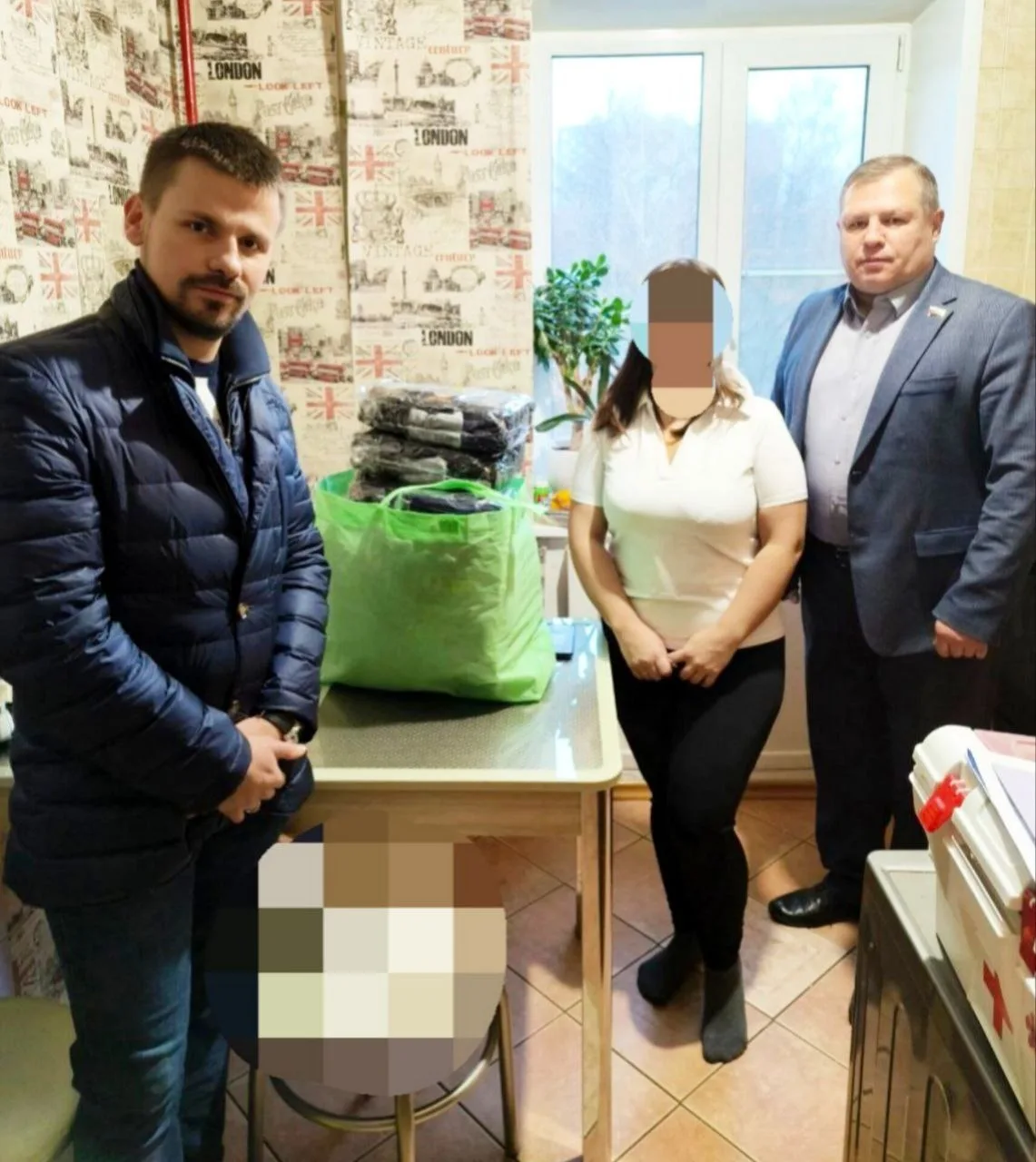 Активисты Люберец помогли семье военнослужащего с приобретением холодильника