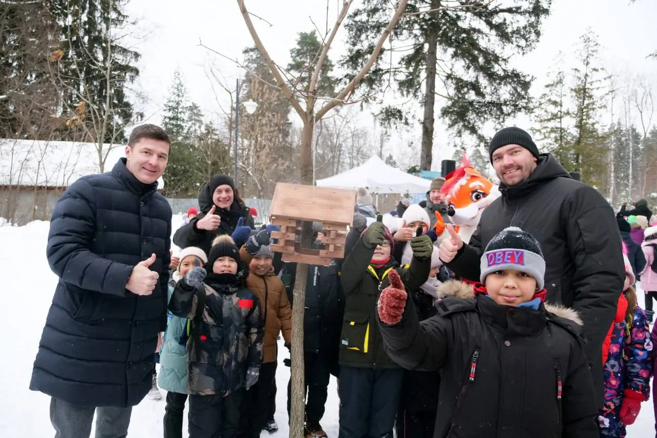 Владимир Волков и Тихон Фирсов дали старт в Люберцах экоакции «Покорми птиц»