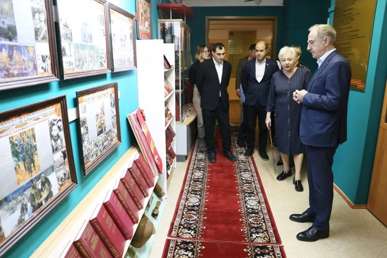 Партийцы с юными активистами посетили школьный музей Люберец