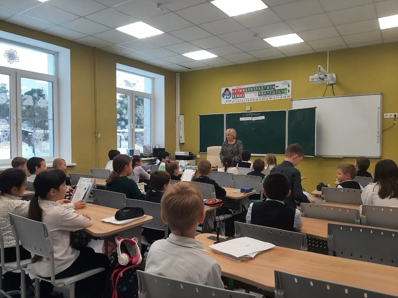 Лидия Антонова провела урок мужества для школьников Люберец