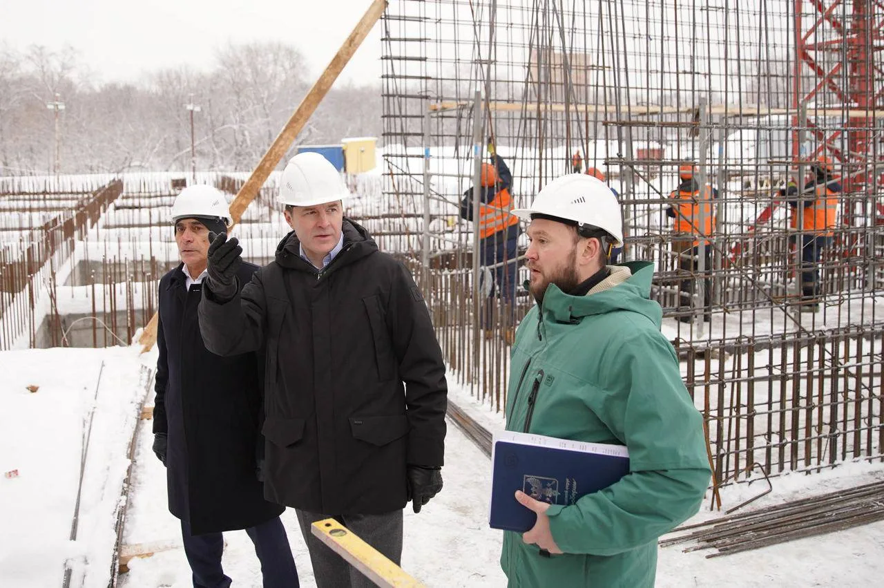 Владимир Волков проверил работы по реконструкции стадиона «Торпедо» в Люберцах