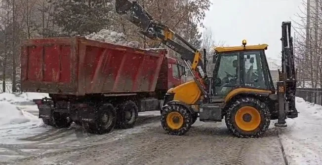 За неделю с дорог Люберец собрали и вывезли более 2, 2 тысячи самосвалов снега