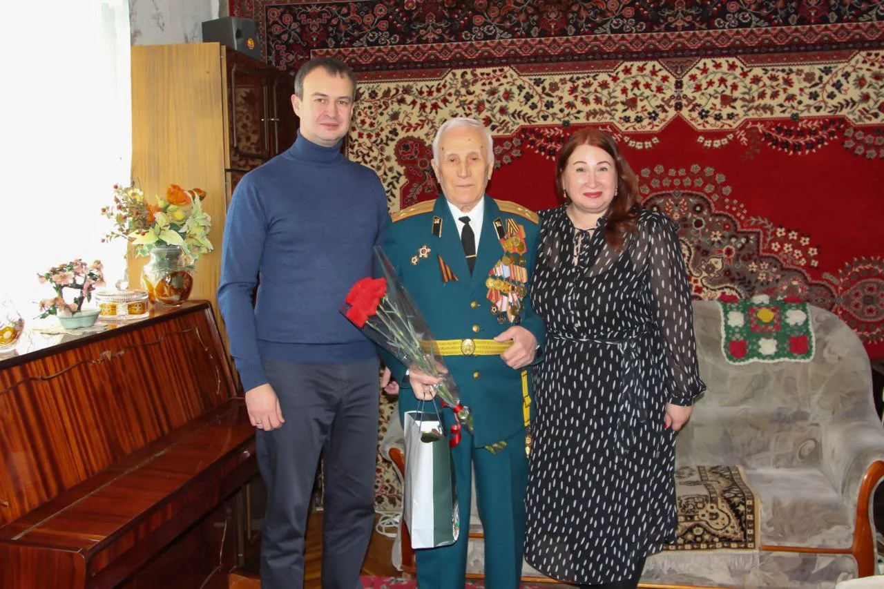 Партийцы посетили ветерана Великой Отечественной войны из Люберец